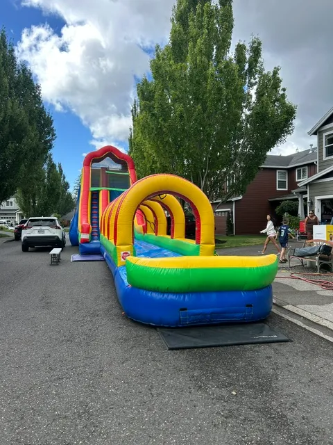 Benny Bounce House Rental gallery image 7